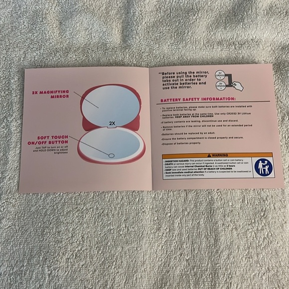 Hello Kitty Impressions Red Kawaii Compact Mirror - Picture 7 of 7